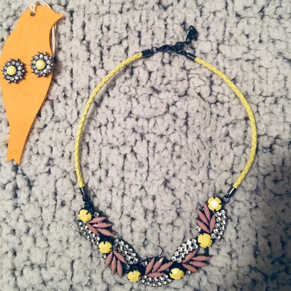 Statement necklace & matching earrings